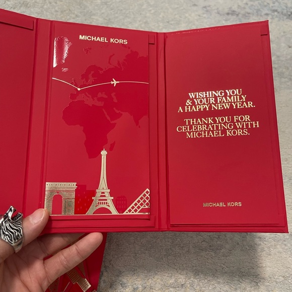 Brand New 6-Pack Michael Kors Gift Giving Envelopes For Love & Care In Gold/Red - Picture 5 of 8